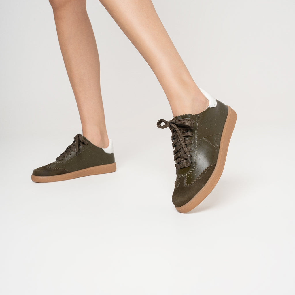 Slim Leather Sneaker